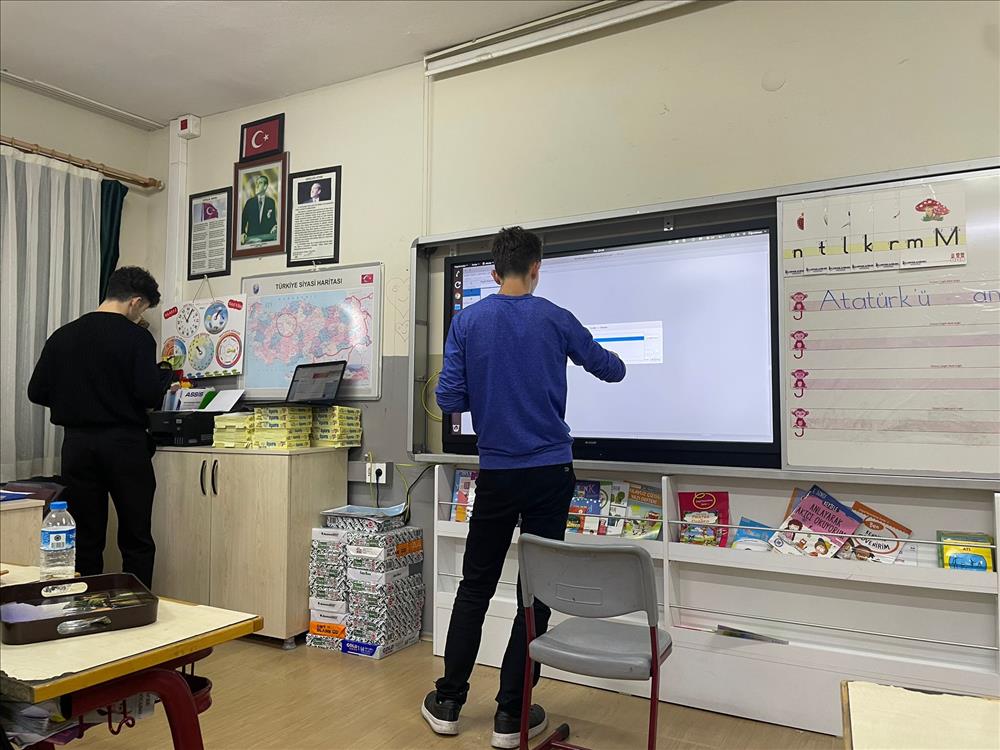 Yalova MYO Öğrencilerinden MEB Okullarına Teknoloji Desteği